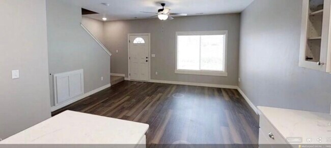 Main floor, family room - 565 Pioneer Rd