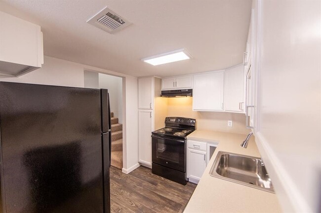 Photo - 5506 Grover Ave Unidad D-114