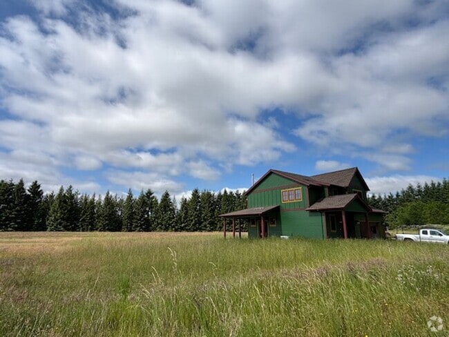 Building Photo - Stunning 3-Bed, 2.5-Bath Country Home on 3...