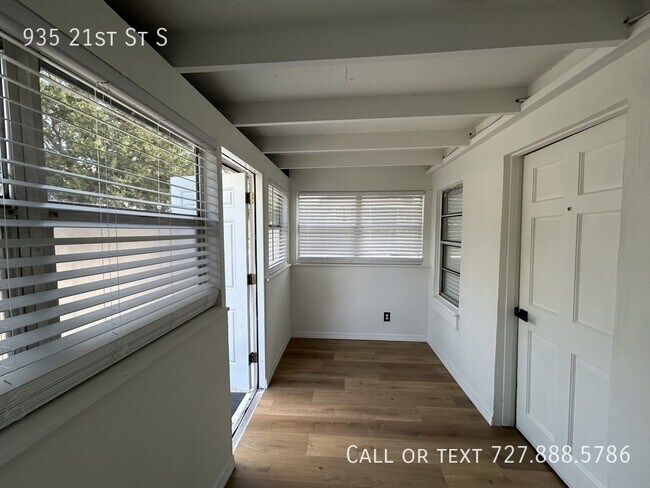 Photo - 935 21st St S