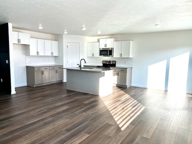 Cocina de concepto abierto - 800 Hoffman Hills Blvd