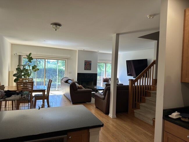 Photo - 152 Finstad Dr