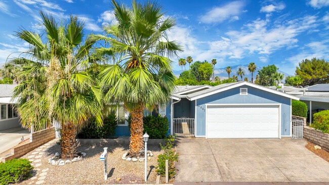 Building Photo - 74647 Azurite Cir E