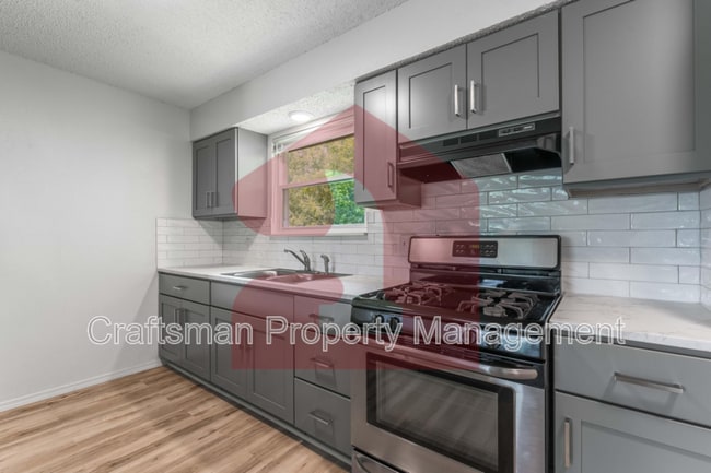Building Photo - 409 S Cleveland St Rental