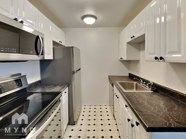 Photo - 318 S 174th Pl