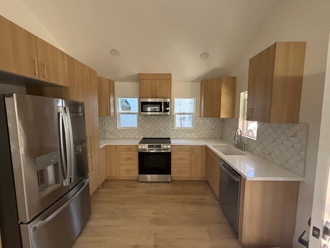 Photo - 1231 E Mason St