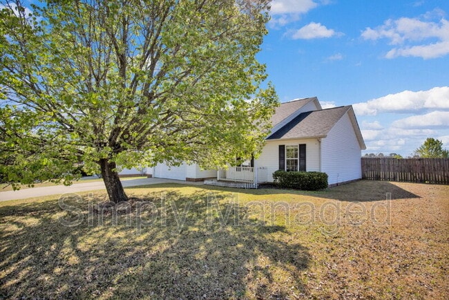 Photo - 304 Hawthorn Dr