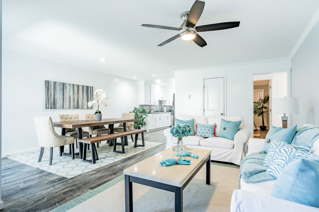3 Bdrm Livingroom/Dining area - Palm View Village Gardena Apartments