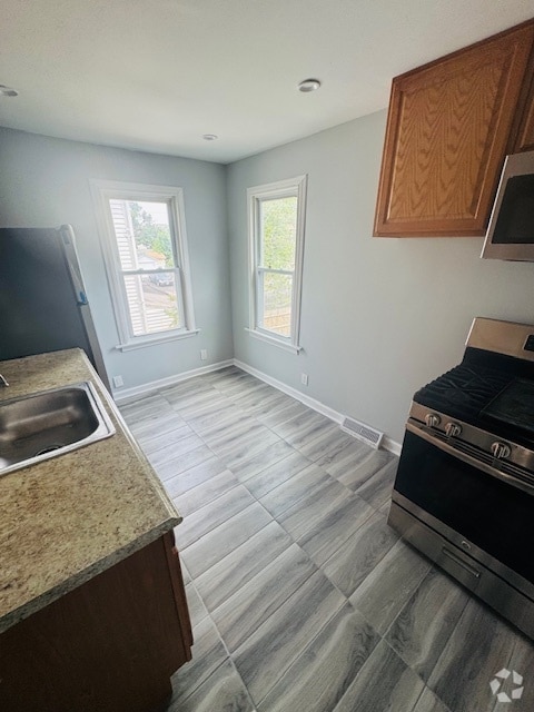 Building Photo - 208 Norway Ave Unit #2 Rental