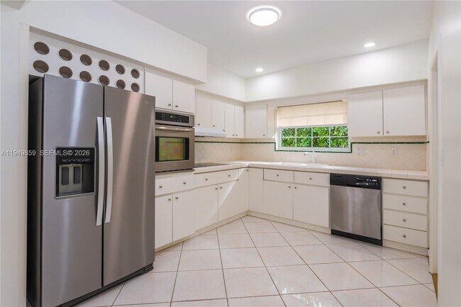 Photo - 1301 Lisbon St