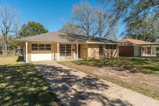 Photo - 1706 Colby Dr