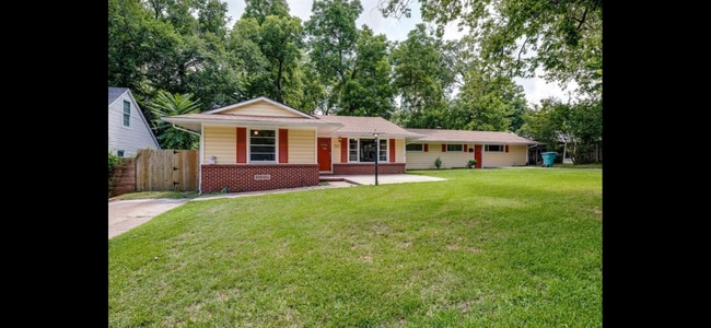 Building Photo - 702 W Brockett St Unit 702