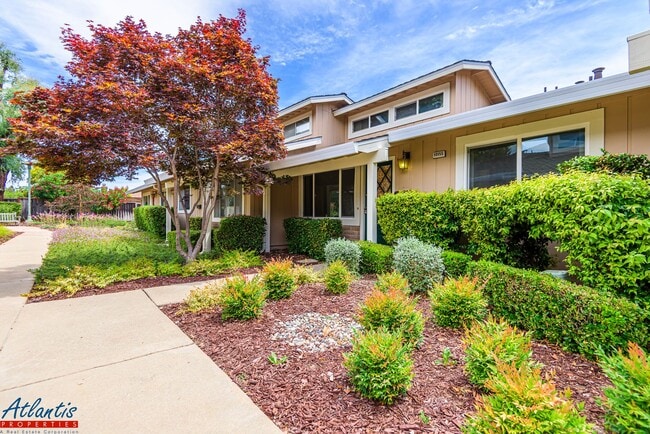 Lovely Townhouse | Loft | A/C | Desirable ... - Lovely Townhouse | Loft | A/C | Desirable ...