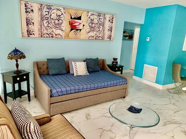 Photo - 2 NE 45th St Unit 4