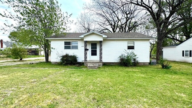 Building Photo - Move-In Ready 2 Bedroom Bungalow