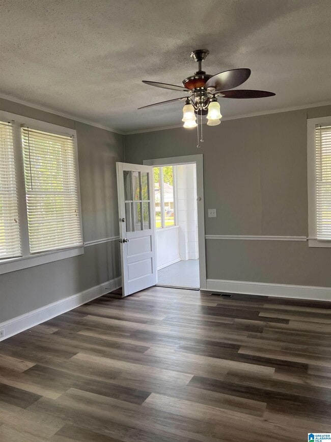 Photo - 307 W Parkway Ave