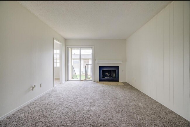 Photo - Highland Park Unit 1717 E Linsdey St - #2