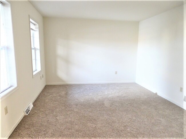Photo - 1 Foxfield Ln