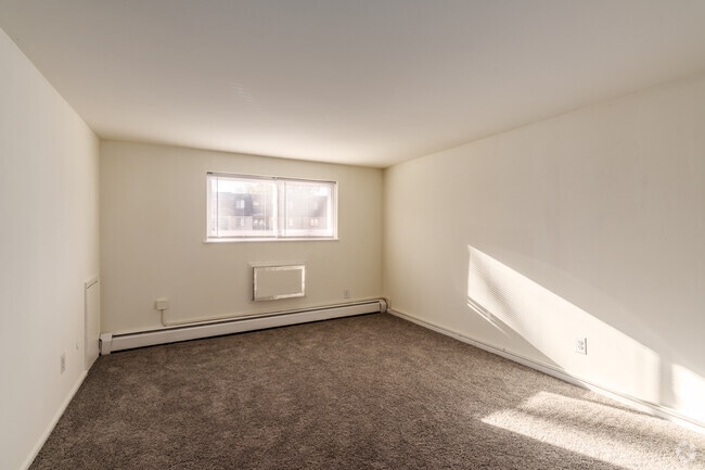 1BR, 1BA - 750SF - Bedroom - Landon Court Apartments