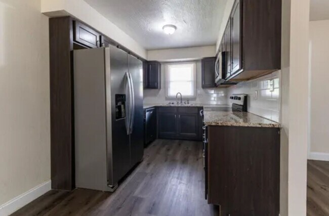 Photo - PRELEASING FOR MAY 2026!! Gorgeous 2 bedroom 2 Bath 2 Car Garage Duplex!!