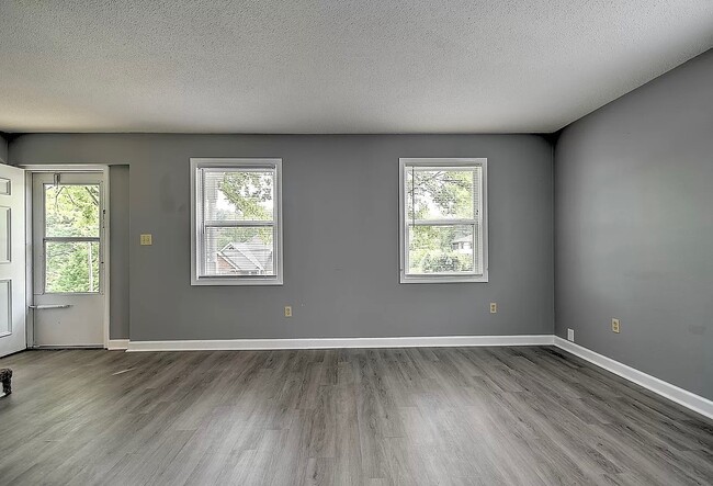 Photo - 311 Redstone Dr