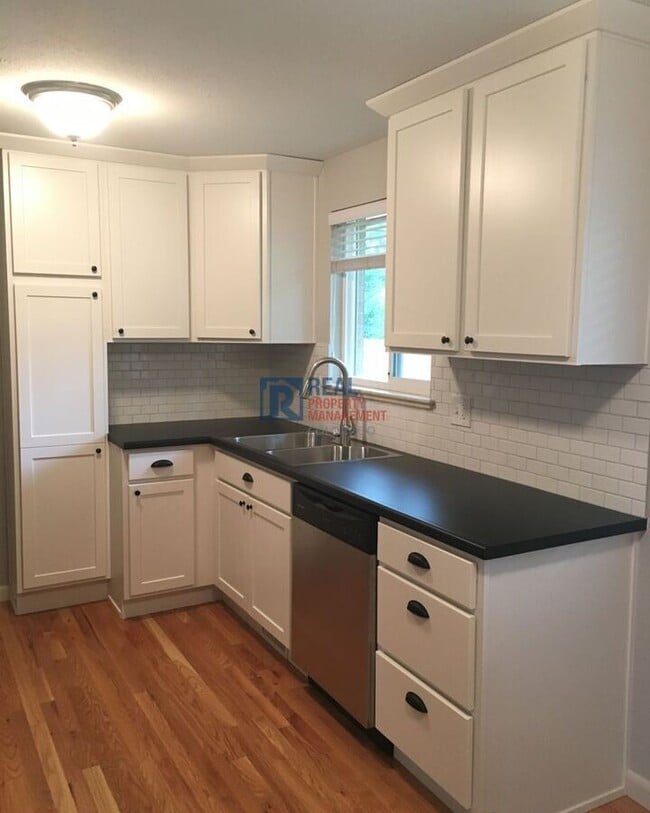 Photo - 4699 Garrison St