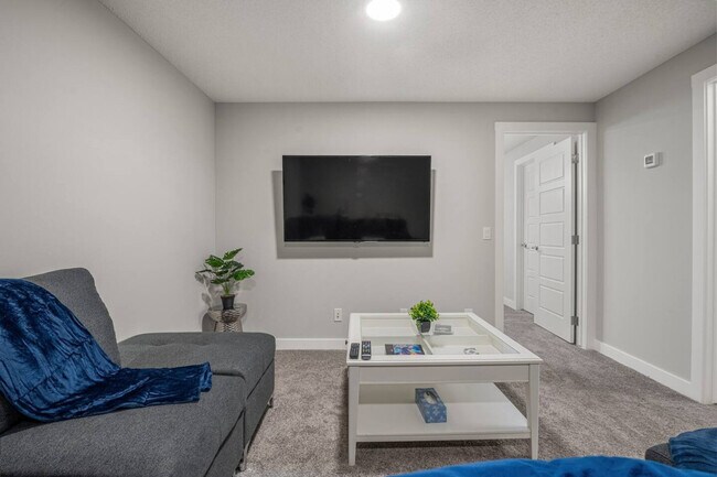 Photo - 233 Midgrove Mews SW Unit ID1314500P