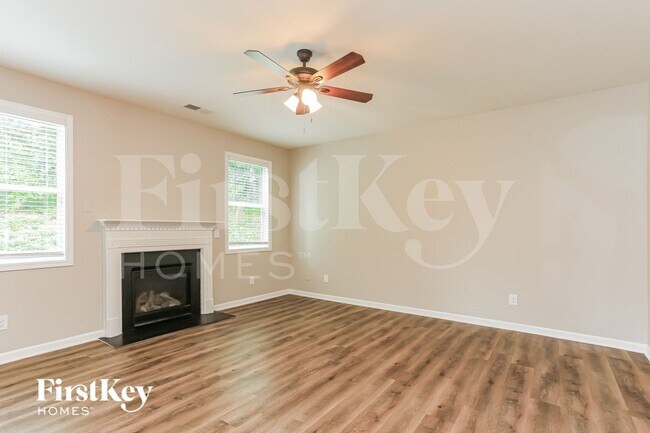 Photo - 447 Clapton Ct