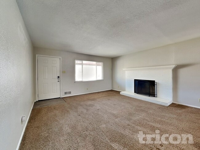 Photo - 1370 University Terrace