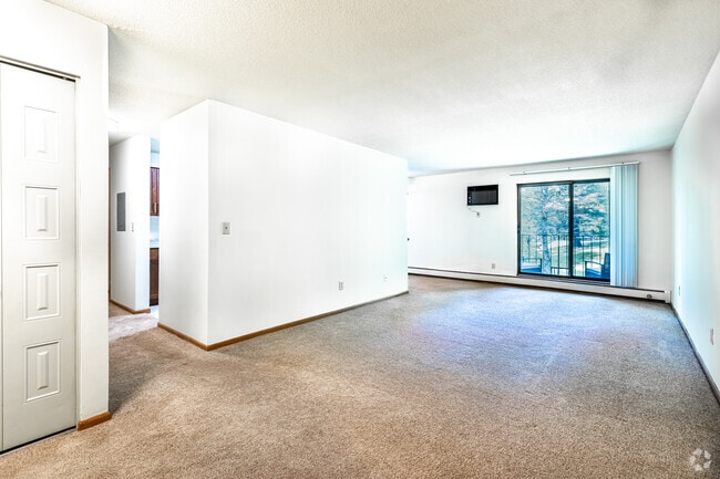 1BR, 1BA - 860SF - Living Room