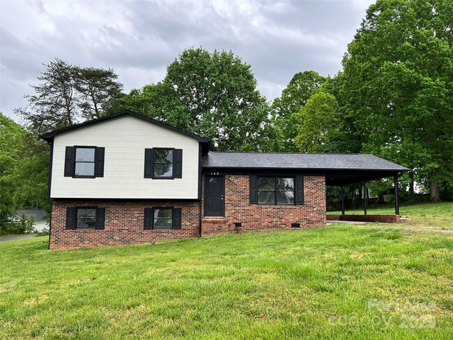 Photo - 140 Brookhollow Dr House
