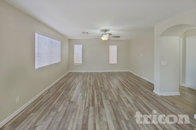 42428 W Anne Ln