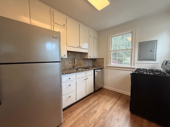 Photo - 429 Deering Rd NW