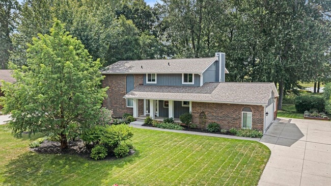 Building Photo - CLASSIC COLONIAL ELEGANCE WITH LAKESIDE SE... Rental