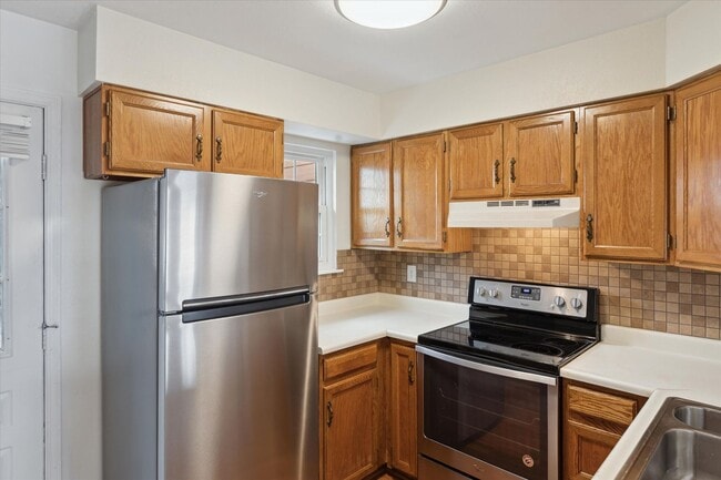 Photo - Charming 2-Bedroom 2 Bathroom Townhome with Finished Basement In Prime Lafayette Location!