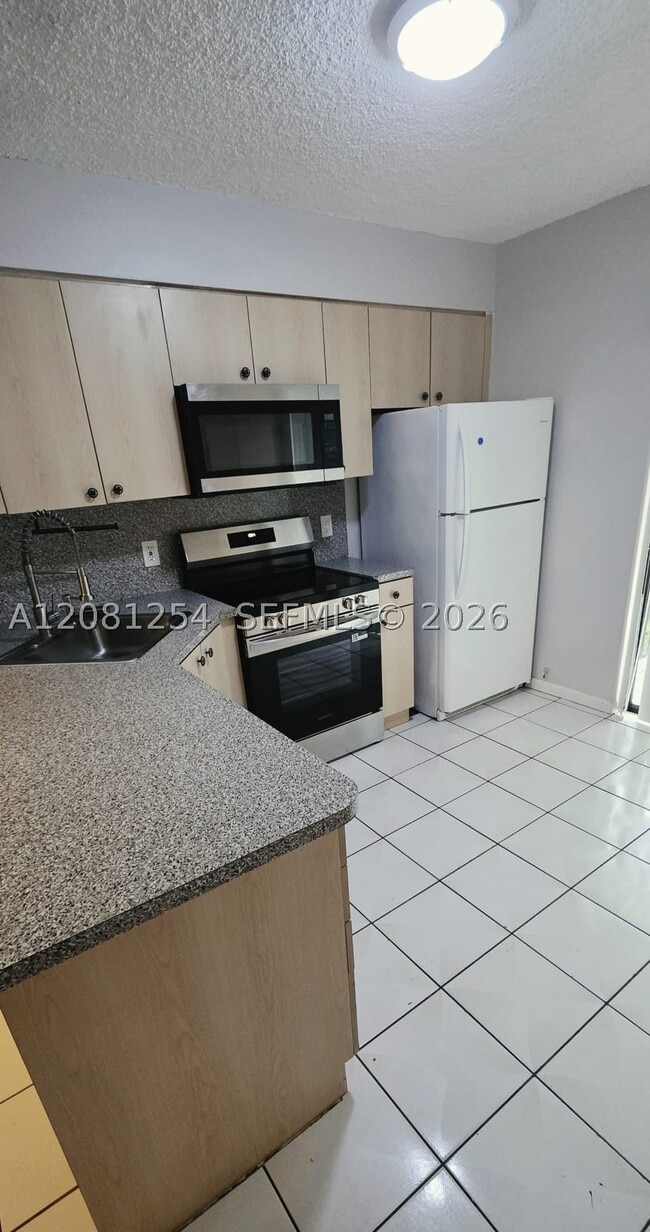 5500 W 21st Ct Unidad 204