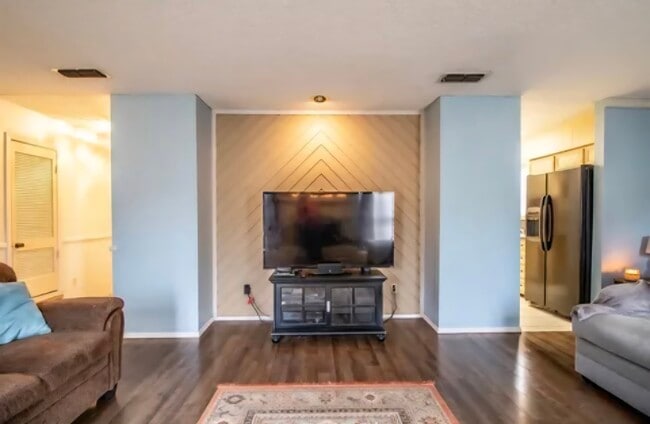 Photo - 2322 77th St