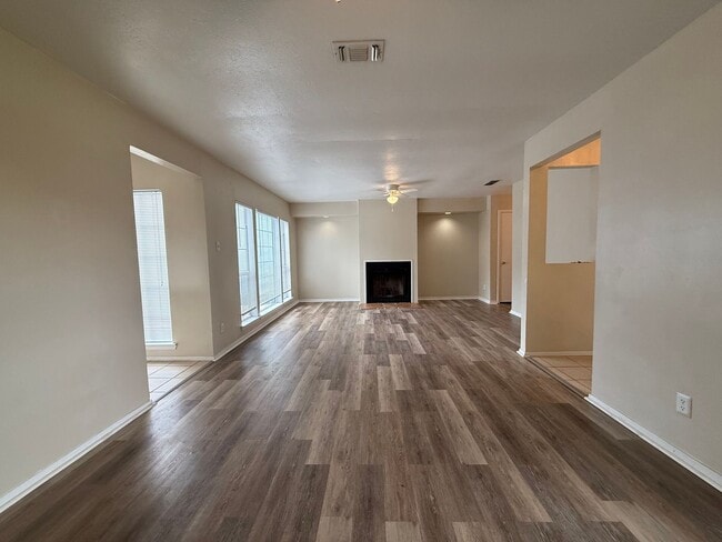Photo - Cozy and clean 3 bedroom 2 bath townhouse AVAILABLE NOW!