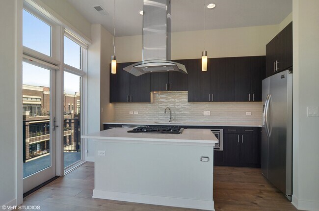 1507 W Carmen Ave