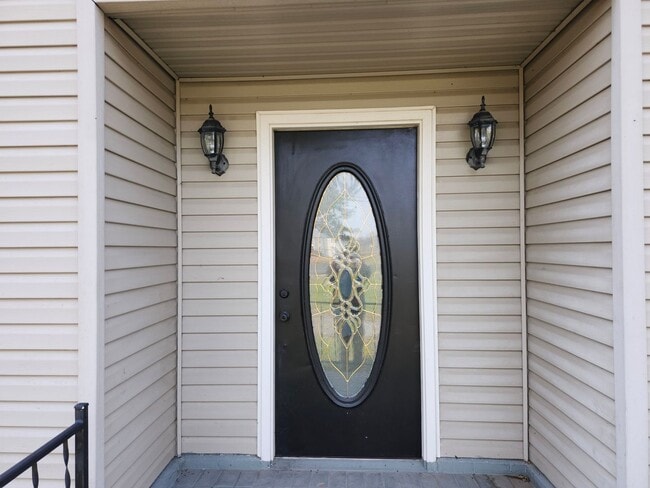 Photo - Large 4 BR, 2 Bath Country Home and Workshop