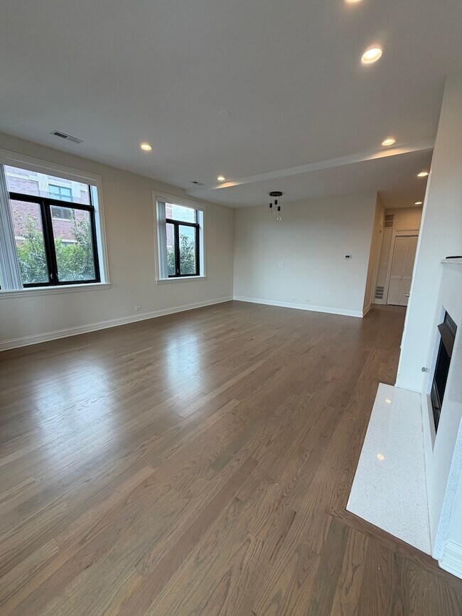 Photo - 1701 W Chicago Ave