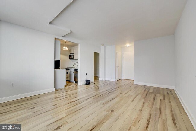 Photo - 1121 Arlington Blvd Unidad 325