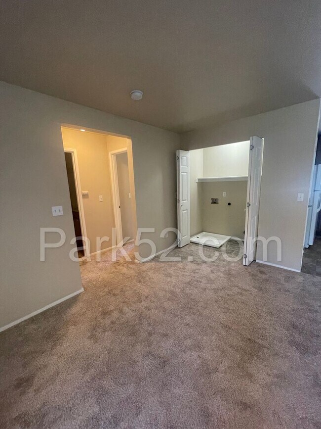 Photo - 2 Bedroom, Lower Level Duplex Unidad #A