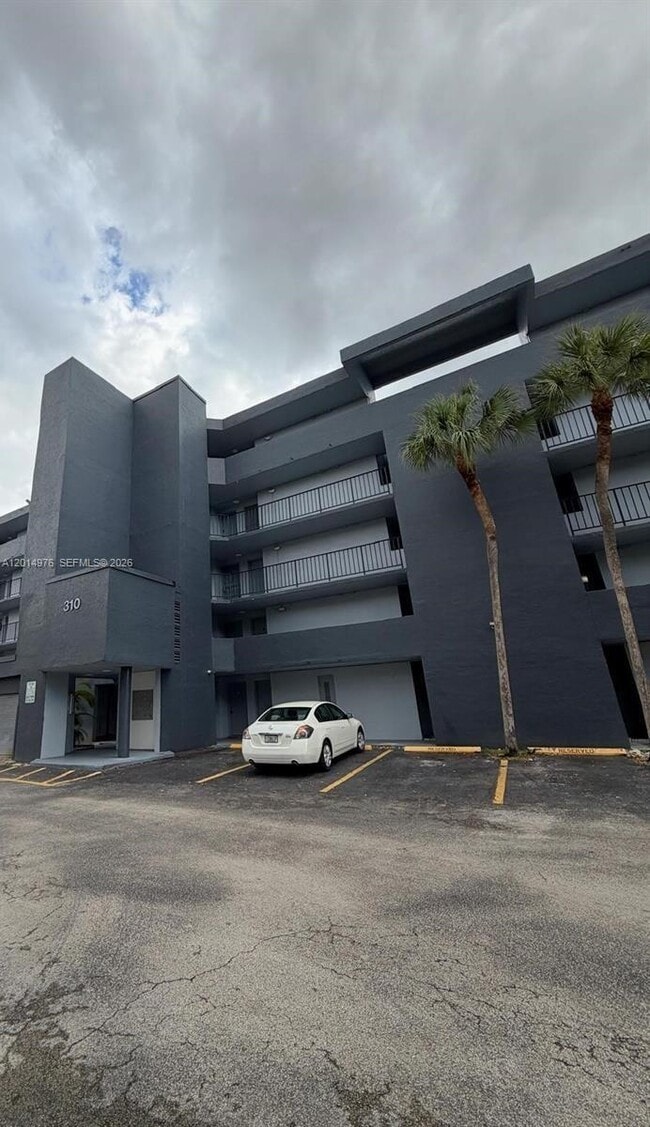 Building Photo - 310 Fontainebleau Blvd Unit 206
