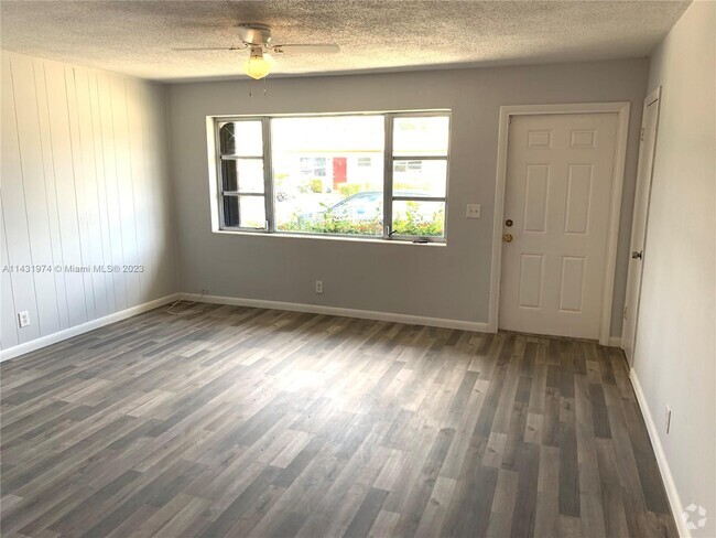 Building Photo - 801 SW 7th St Rental