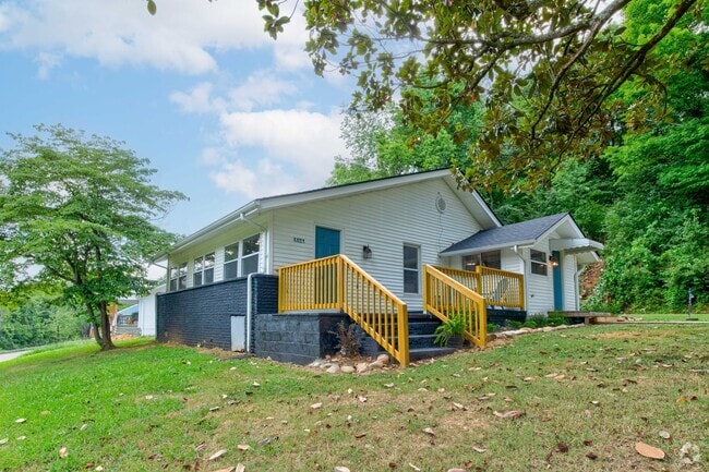 Building Photo - 4401 Strawberry Plains Pike Rental