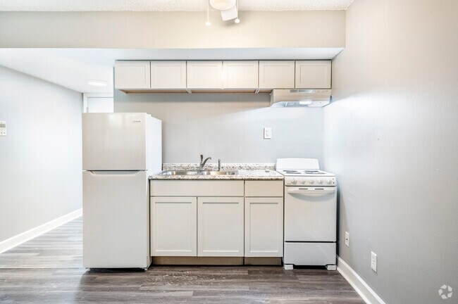 Studio, 1BA - 400SF - Kitchen