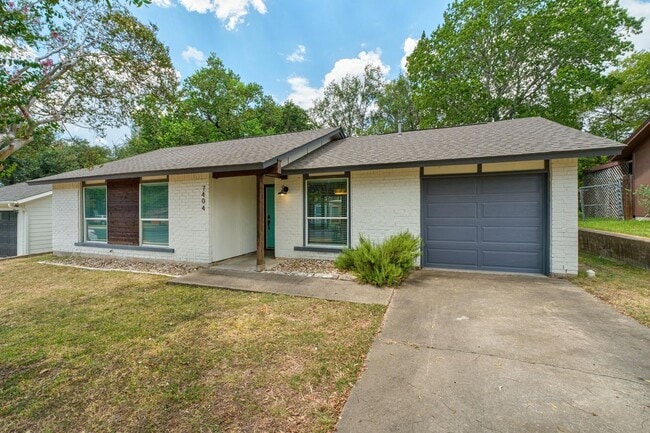 7404 Lunar Dr