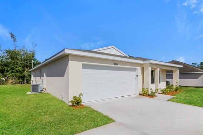 Photo - 1831 SE Airoso Blvd