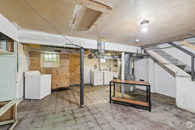 3BR, 1BA - 750SF - Basement